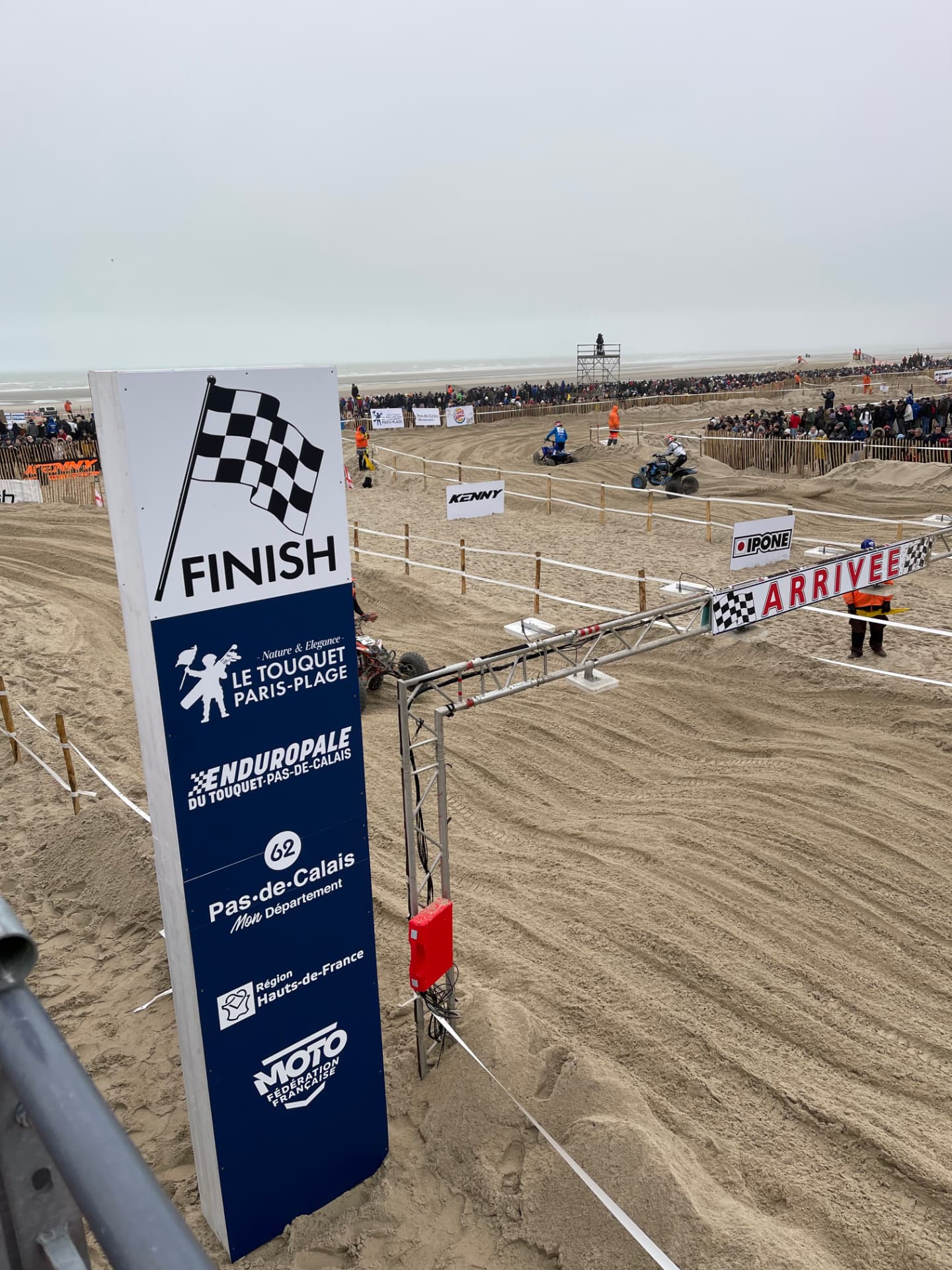 Ligne d'arrivée de l'Enduropale du Touquet sur la plage
