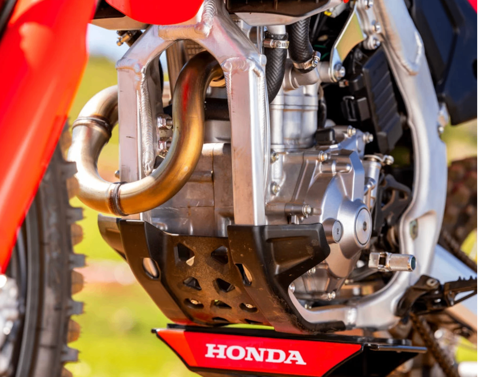 Moteur, échappement et sabot de protection de la Honda CRF 250